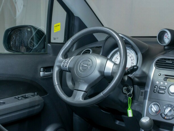 opel-agila-bensin-2013-big-14