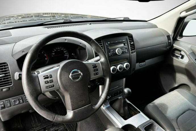nissan-navara-diesel-2011-big-17