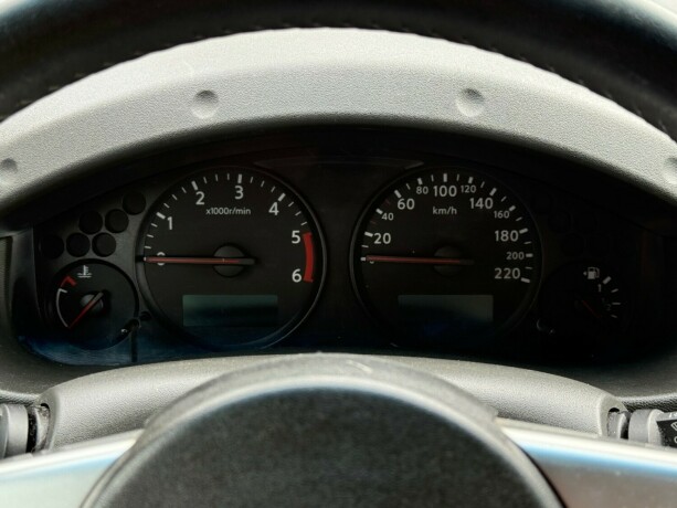 nissan-navara-diesel-2011-big-16