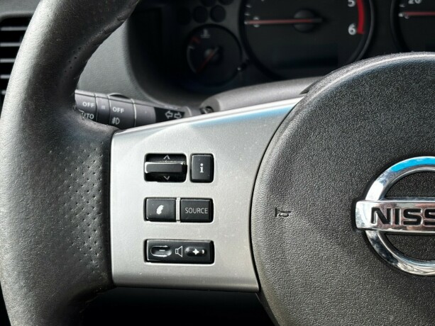 nissan-navara-diesel-2011-big-24