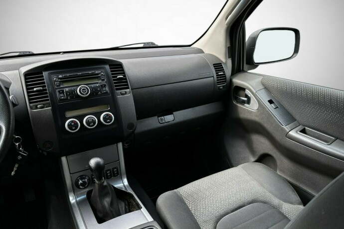 nissan-navara-diesel-2011-big-20