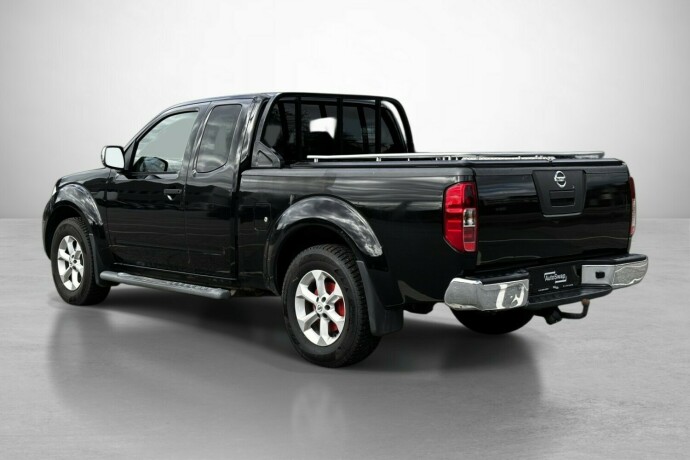 nissan-navara-diesel-2011-big-8