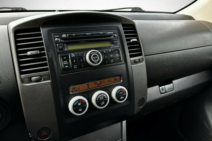 nissan-navara-diesel-2011-big-19