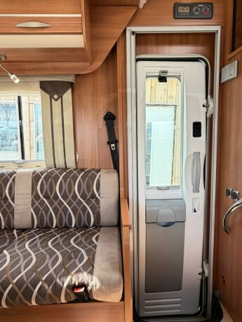 rapido-776ff-lav-plassert-seng-senkeseng-truma-6eh-stort-kj248leskap-b-f248rerkort-diesel-2012-big-31