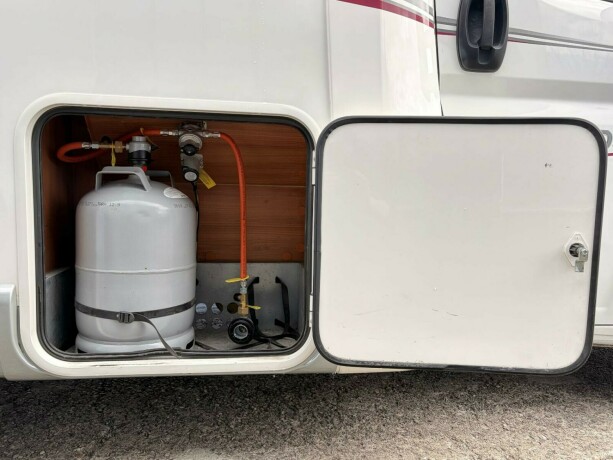 rapido-776ff-lav-plassert-seng-senkeseng-truma-6eh-stort-kj248leskap-b-f248rerkort-diesel-2012-big-8