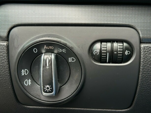 volkswagen-golf-diesel-2011-big-23