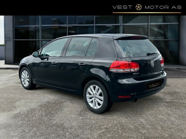 volkswagen-golf-diesel-2011-big-4
