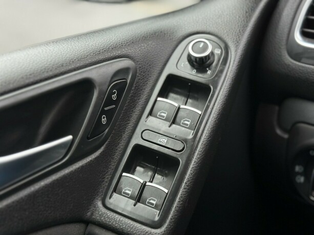 volkswagen-golf-diesel-2011-big-25