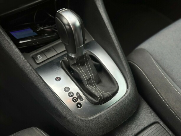 volkswagen-golf-diesel-2011-big-18