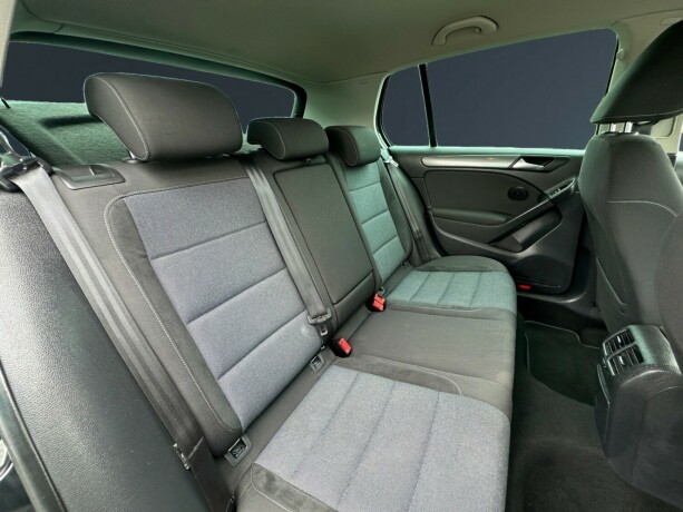 volkswagen-golf-diesel-2011-big-13