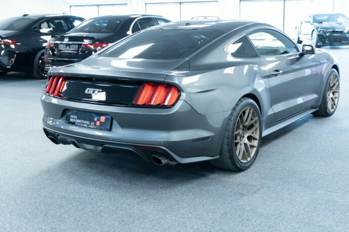 ford-mustang-bensin-2015-big-2