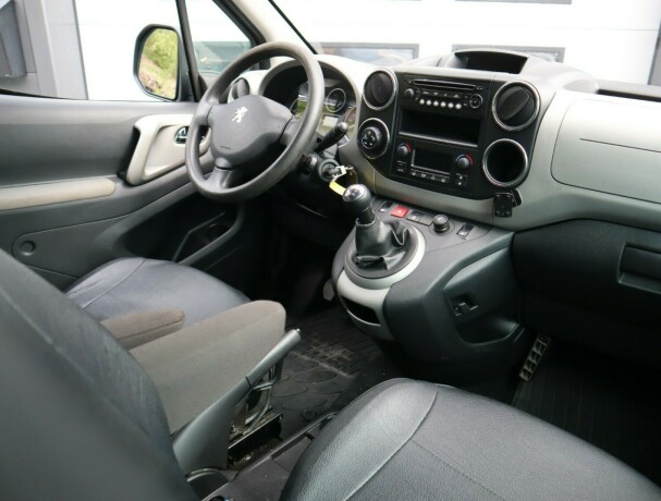 peugeot-partner-diesel-2012-big-10