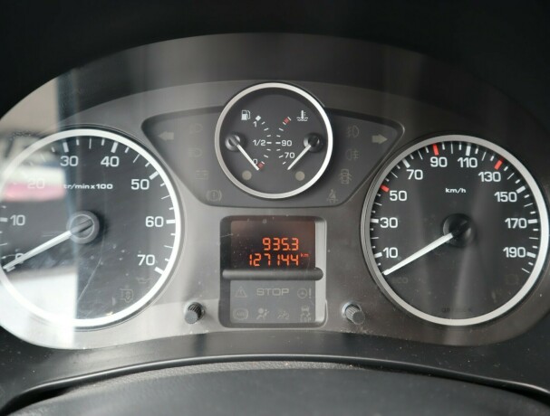 peugeot-partner-diesel-2012-big-28