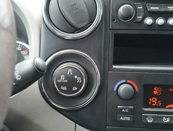 peugeot-partner-diesel-2012-big-17