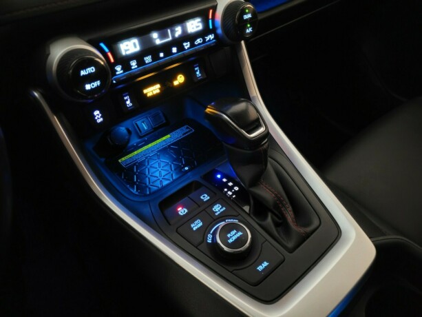 toyota-rav4-plug-in-petrol-2021-big-24