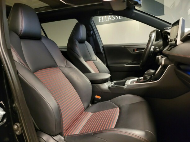 toyota-rav4-plug-in-petrol-2021-big-11