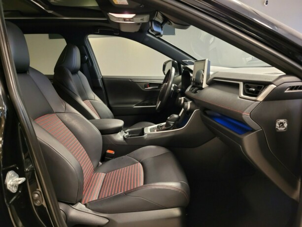 toyota-rav4-plug-in-petrol-2021-big-10
