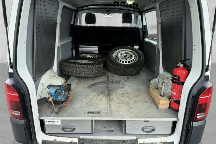 volkswagen-transporter-diesel-2020-big-14