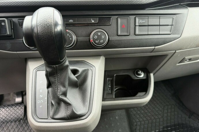 volkswagen-transporter-diesel-2020-big-10