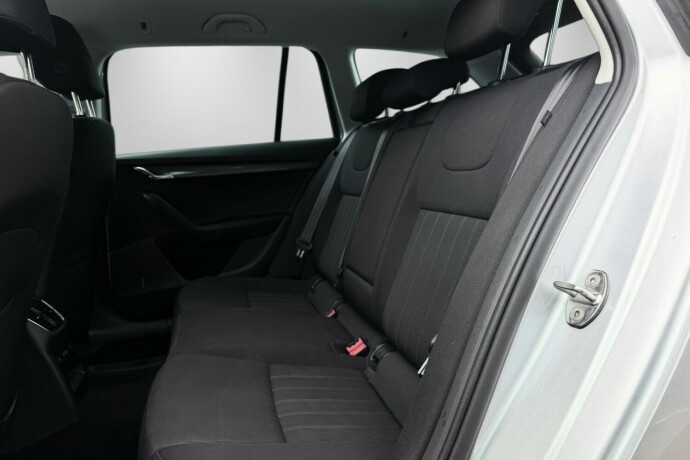 skoda-octavia-bensin-2019-big-25