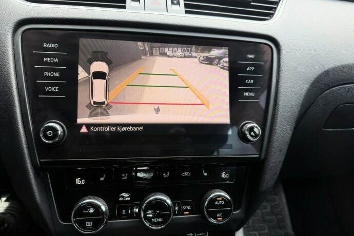 skoda-octavia-bensin-2019-big-26