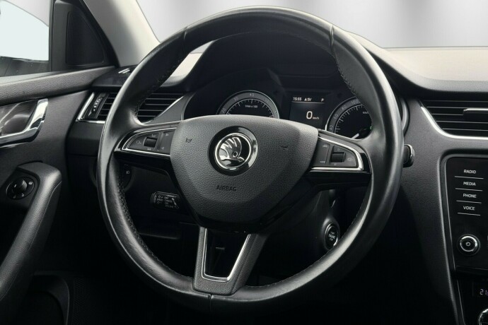 skoda-octavia-bensin-2019-big-15
