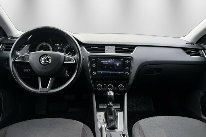 skoda-octavia-bensin-2019-big-14