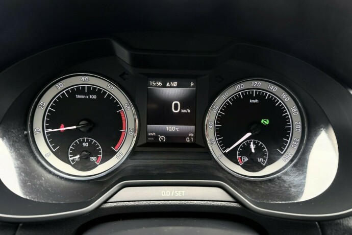 skoda-octavia-bensin-2019-big-18