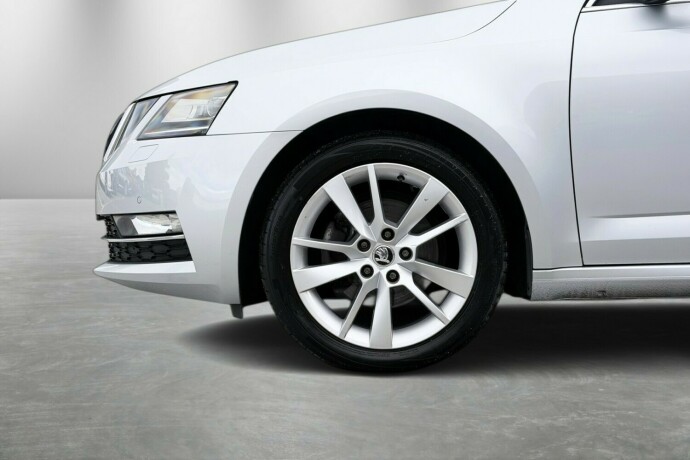 skoda-octavia-bensin-2019-big-11