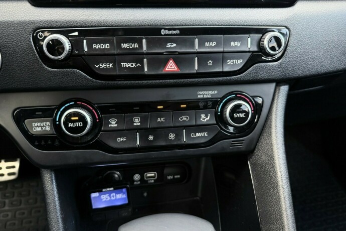 kia-niro-elektrisitetbensin-2018-big-26