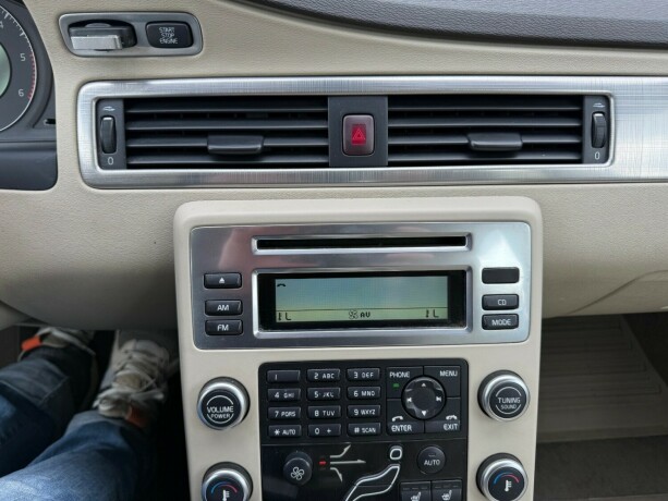 volvo-v70-diesel-2010-big-21