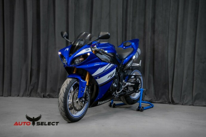 yamaha-yzf-r1-bensin-2012-big-1