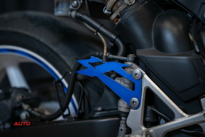 yamaha-yzf-r1-bensin-2012-big-5