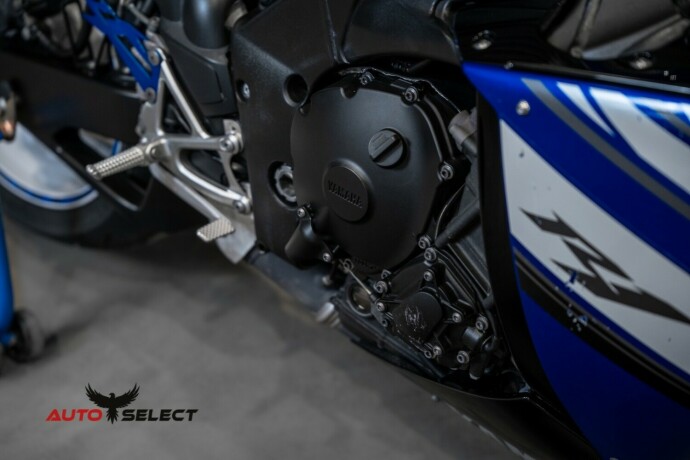 yamaha-yzf-r1-bensin-2012-big-3