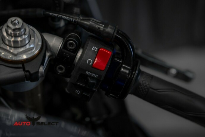 yamaha-yzf-r1-bensin-2012-big-21