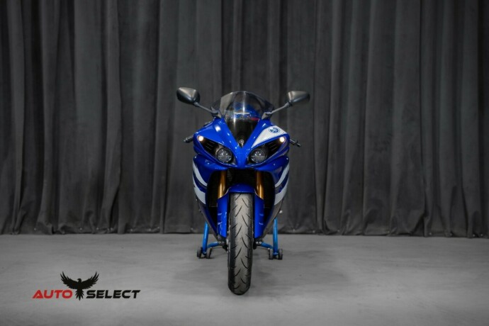 yamaha-yzf-r1-bensin-2012-big-11
