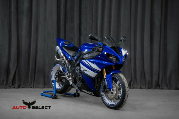 yamaha-yzf-r1-bensin-2012-big-0