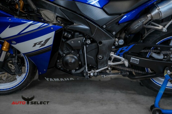 yamaha-yzf-r1-bensin-2012-big-8