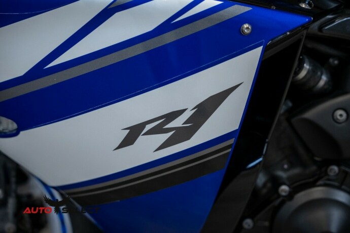 yamaha-yzf-r1-bensin-2012-big-7