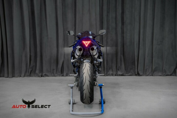 yamaha-yzf-r1-bensin-2012-big-12