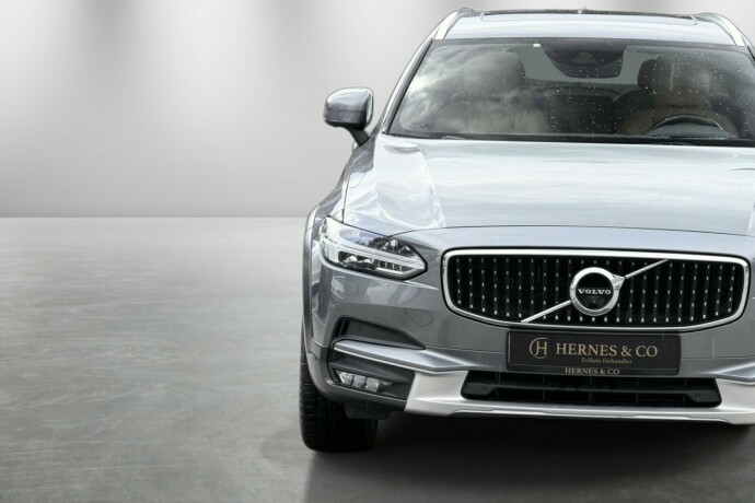 volvo-v90-cross-country-diesel-2019-big-3