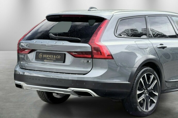 volvo-v90-cross-country-diesel-2019-big-5