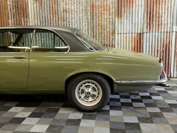 jaguar-xj-bensin-1975-big-14