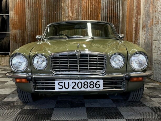 jaguar-xj-bensin-1975-big-9