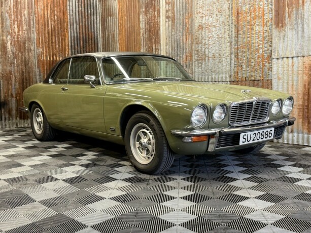 jaguar-xj-bensin-1975-big-0