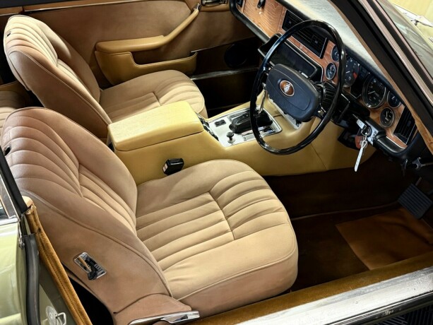 jaguar-xj-bensin-1975-big-25