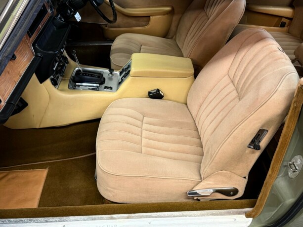 jaguar-xj-bensin-1975-big-21