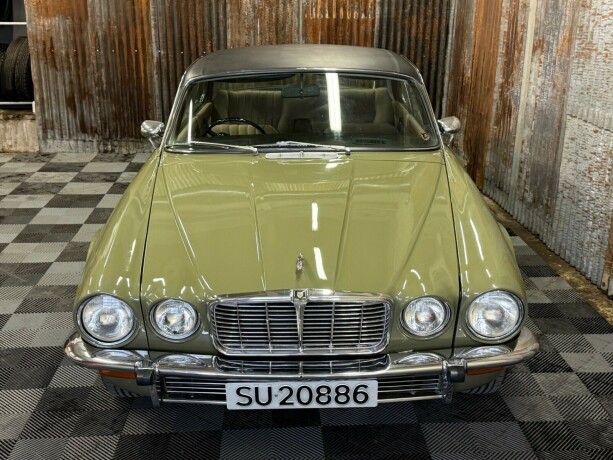 jaguar-xj-bensin-1975-big-10
