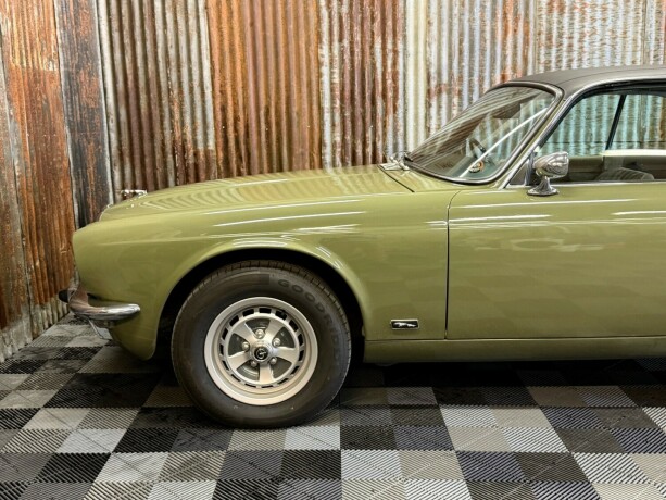 jaguar-xj-bensin-1975-big-15