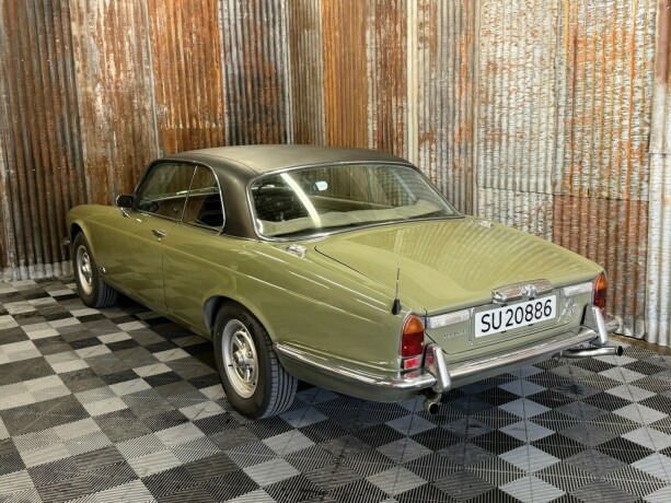 jaguar-xj-bensin-1975-big-12